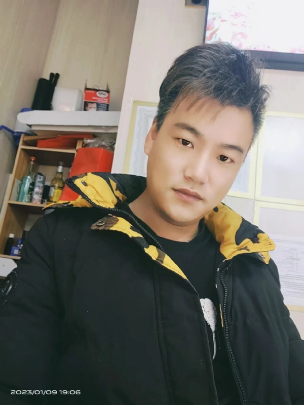 孤酒枕愁眼眠的第一张照片--江苏中老年相亲网