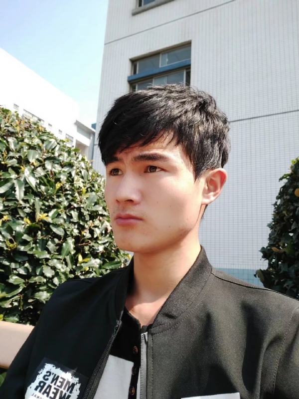 阳光男孩的第四张照片--江苏中老年相亲网